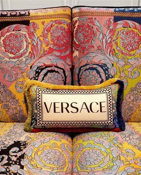 cuscini imitazione versace|Scopri la nuova collezione di cuscini Versace su FARFETCH.